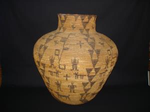 A large Apache olla basket