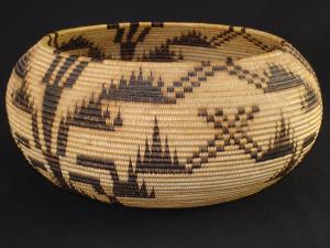 A Mountain Maidu degikup polychrome gift basket