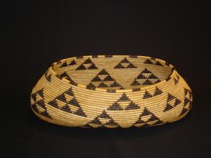 Pomo oval basket Ex: Favell Museum