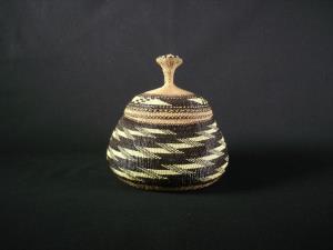 A fine Elizabeth Hickox lidded treasure basket
