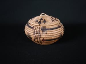 A very fine Washoe degikupo shaped basket with cover